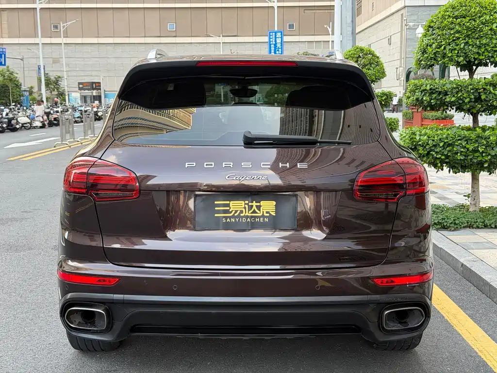 Porsche Cayenne — миниатюра 5