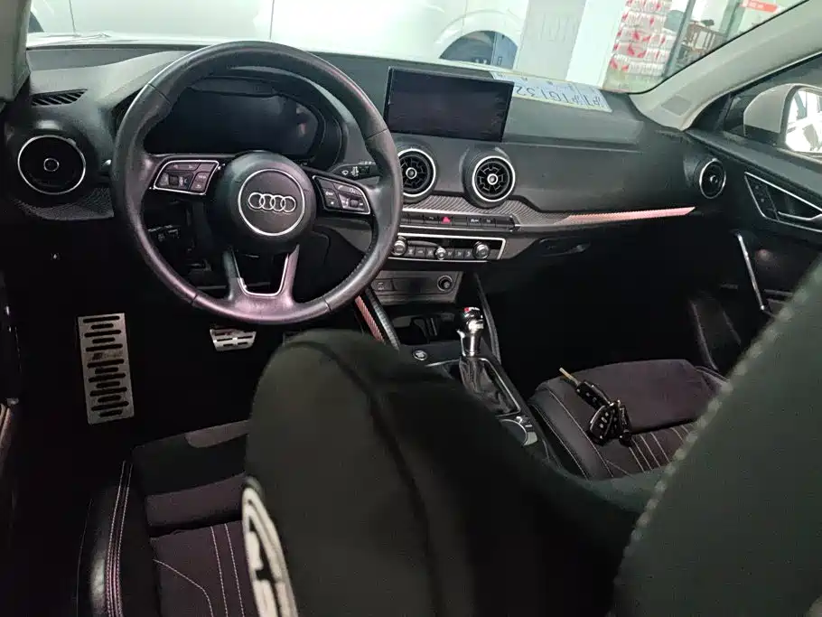 Audi Q2L e-tron — миниатюра 12