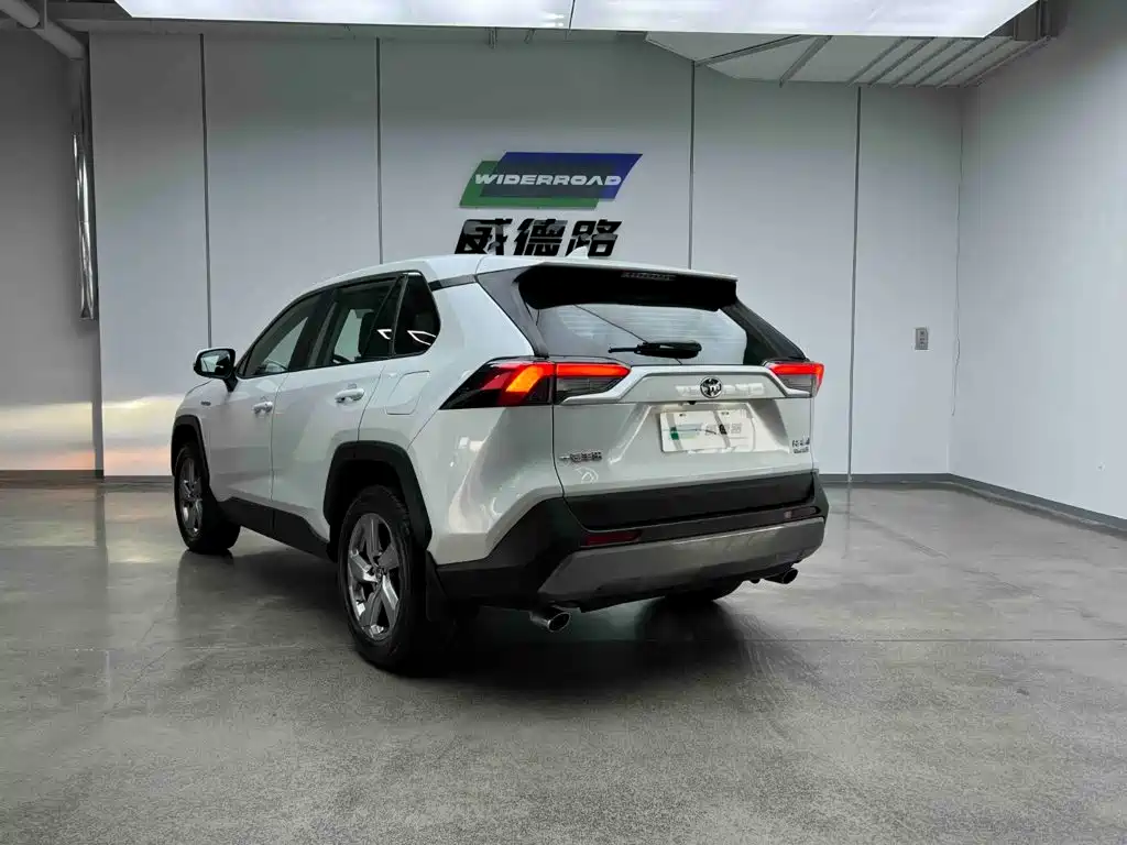 Toyota RAV4 — миниатюра 7