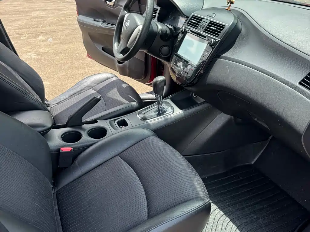 Nissan Tiida — миниатюра 9