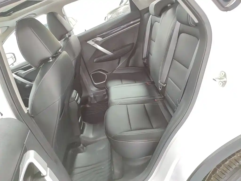 Geely Binyue — миниатюра 17