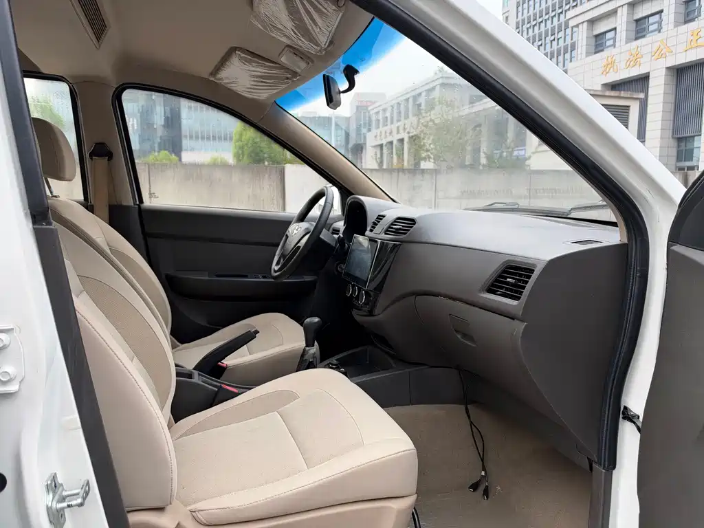 Wuling Hongguang — миниатюра 8