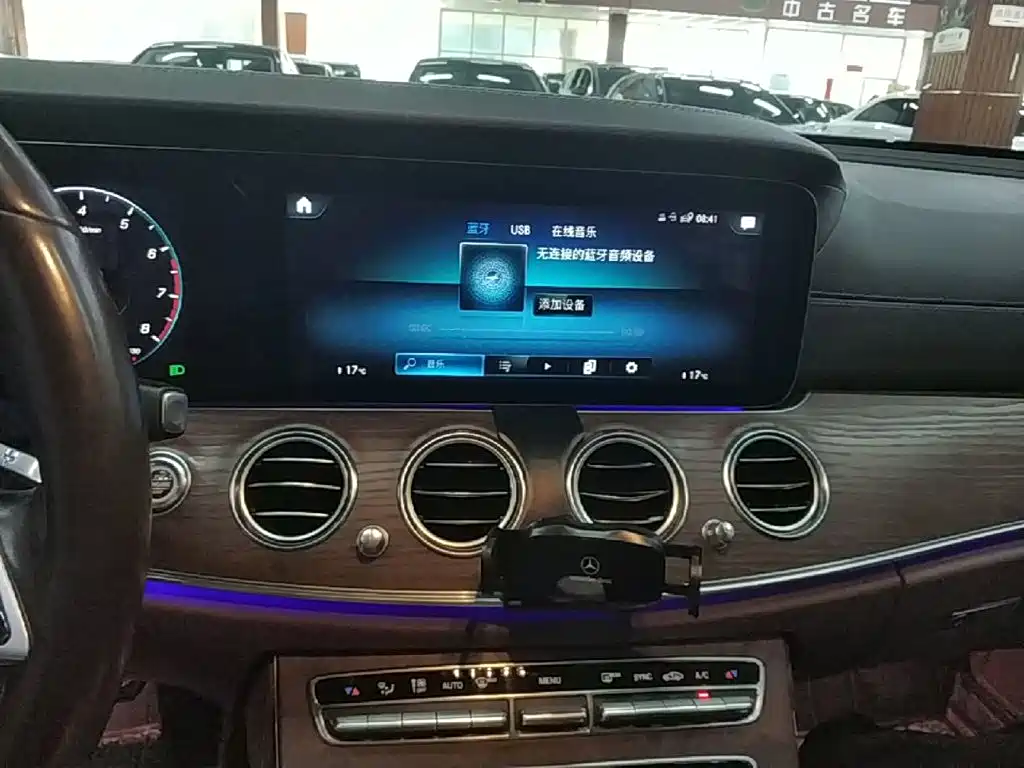 Mercedes-Benz E-Class — миниатюра 13