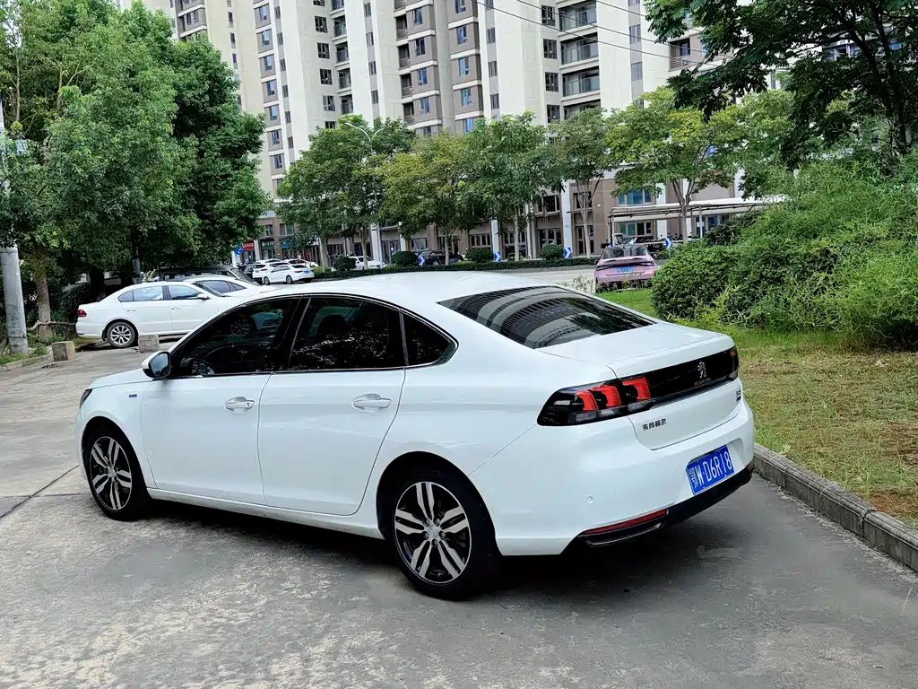 Peugeot 308 — миниатюра 6