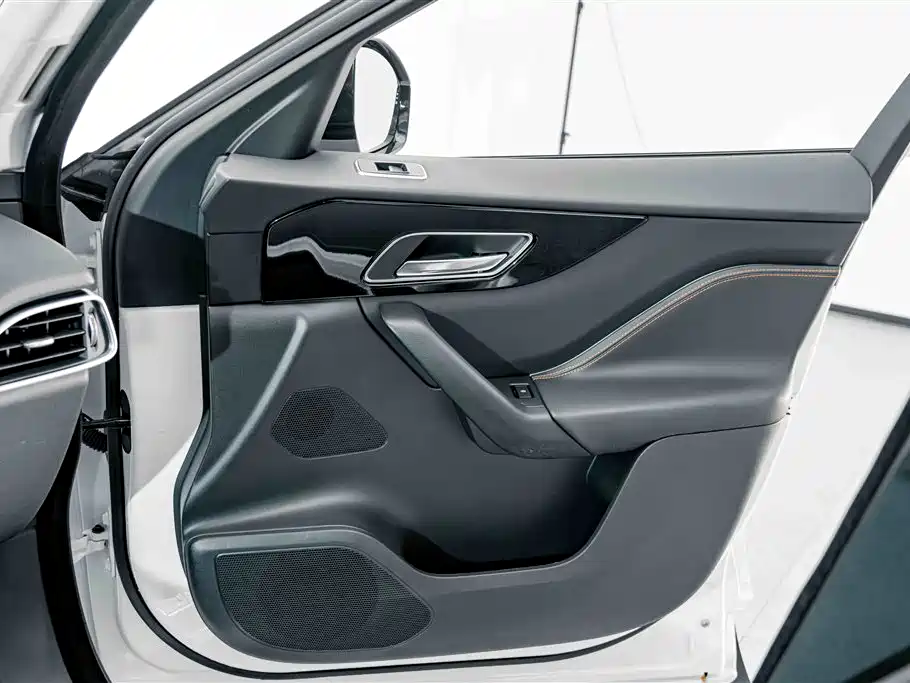 Jaguar F-PACE — миниатюра 16
