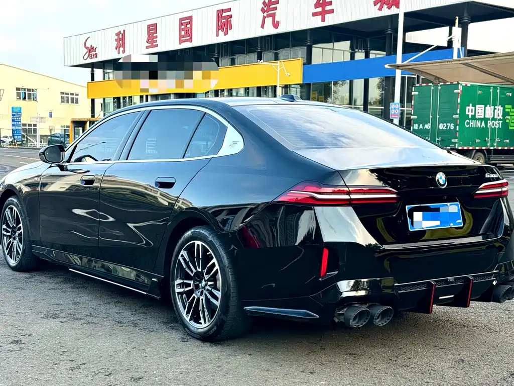 BMW 5 Series — миниатюра 4