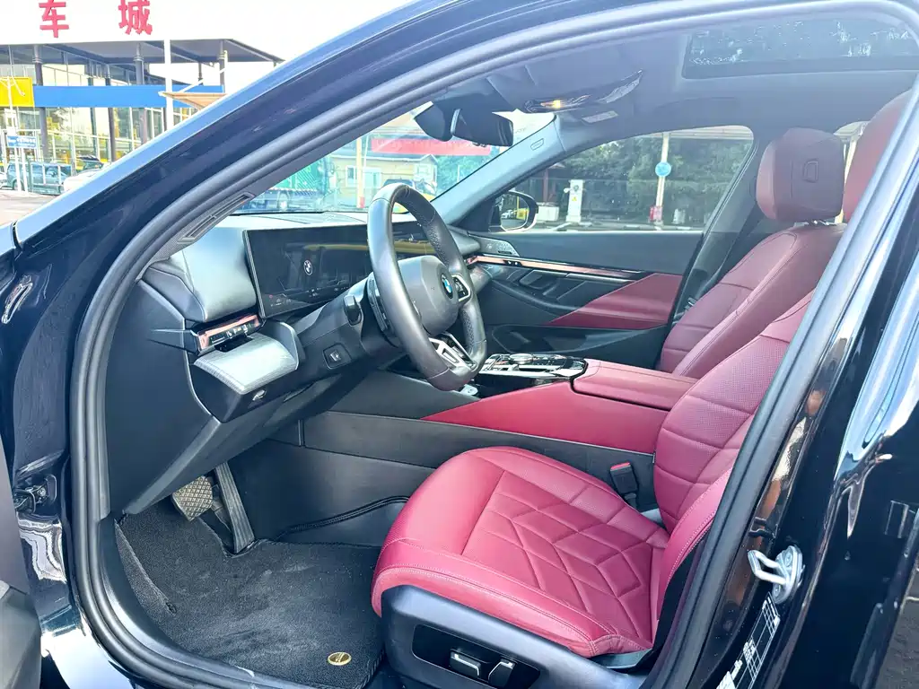 BMW 5 Series — миниатюра 7