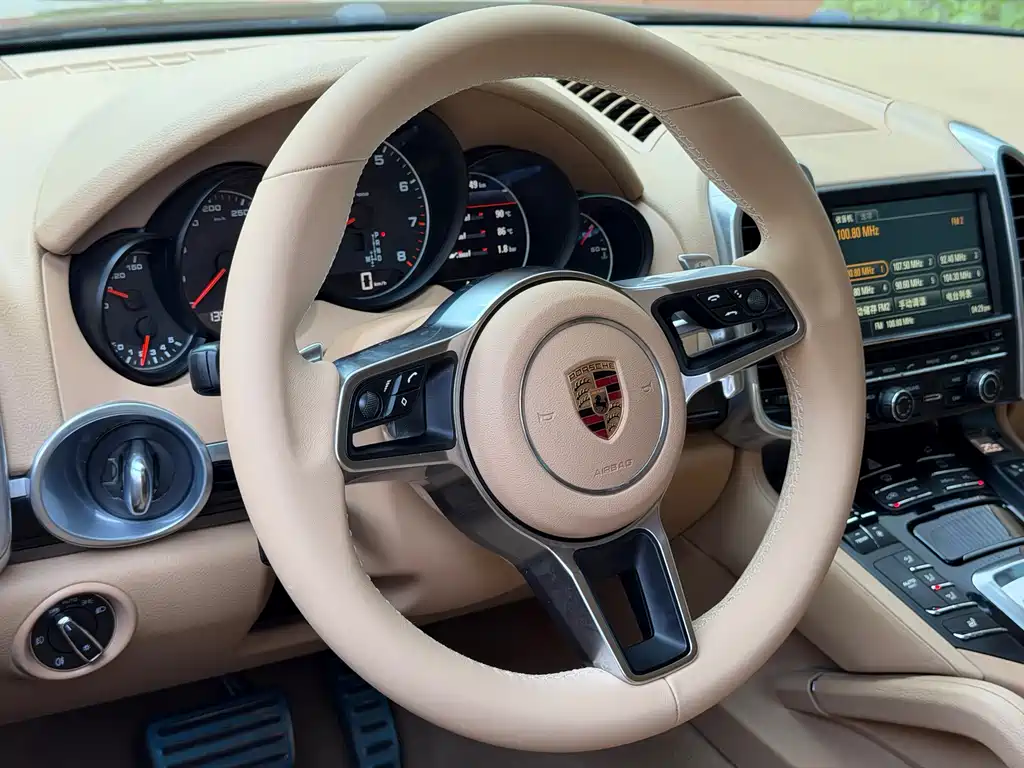 Porsche Cayenne — миниатюра 11