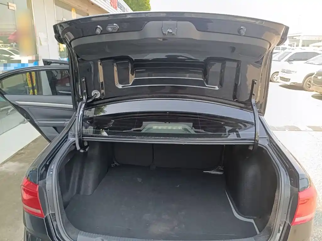 Volkswagen Lavida — миниатюра 19