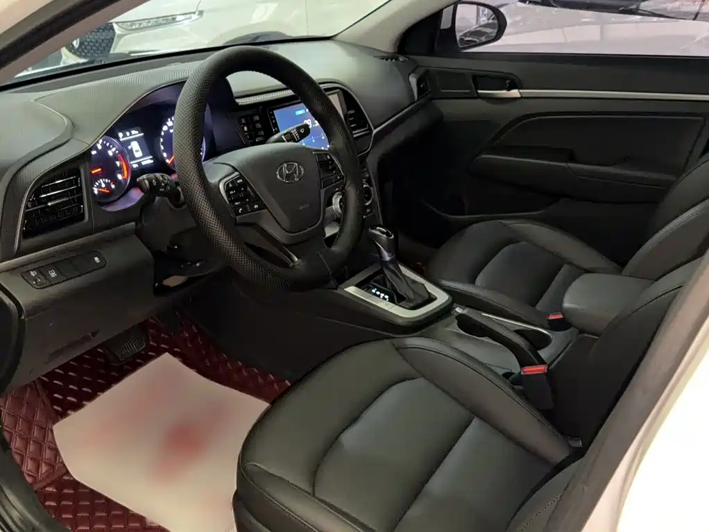Hyundai Elantra — миниатюра 8