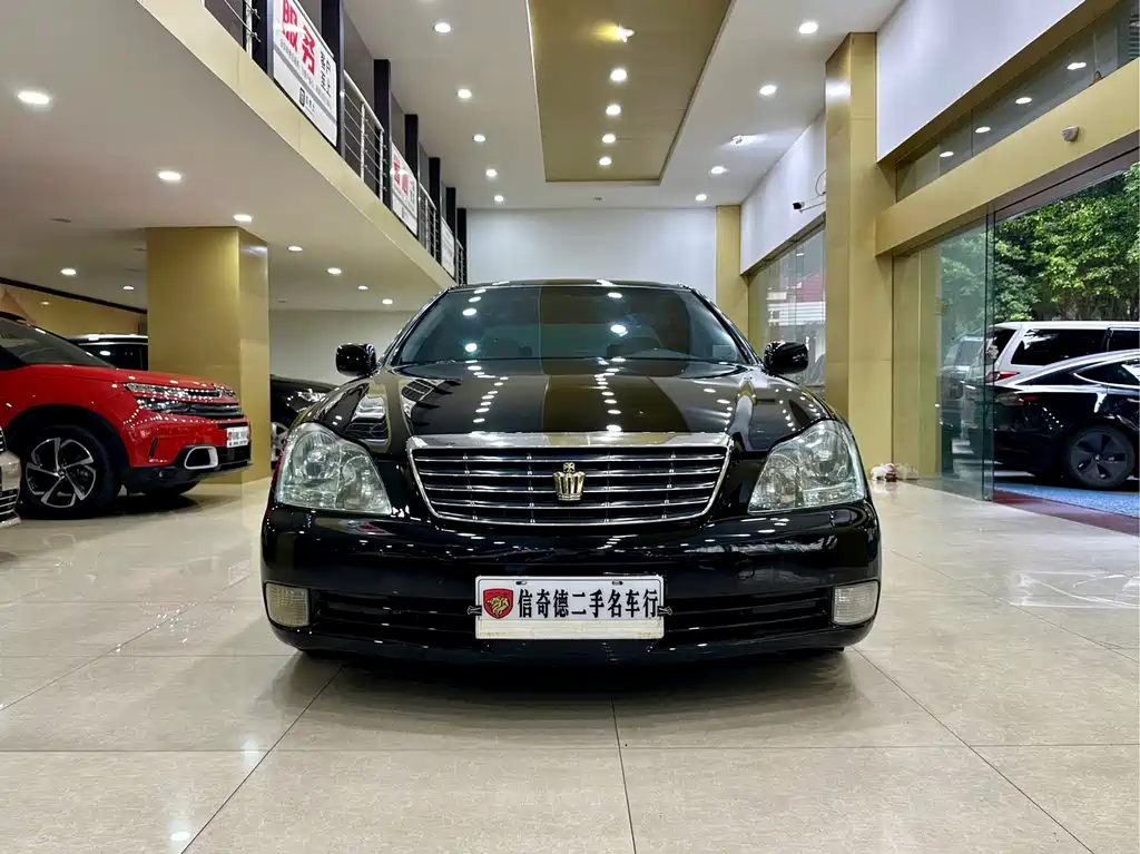 Toyota Crown — миниатюра 4