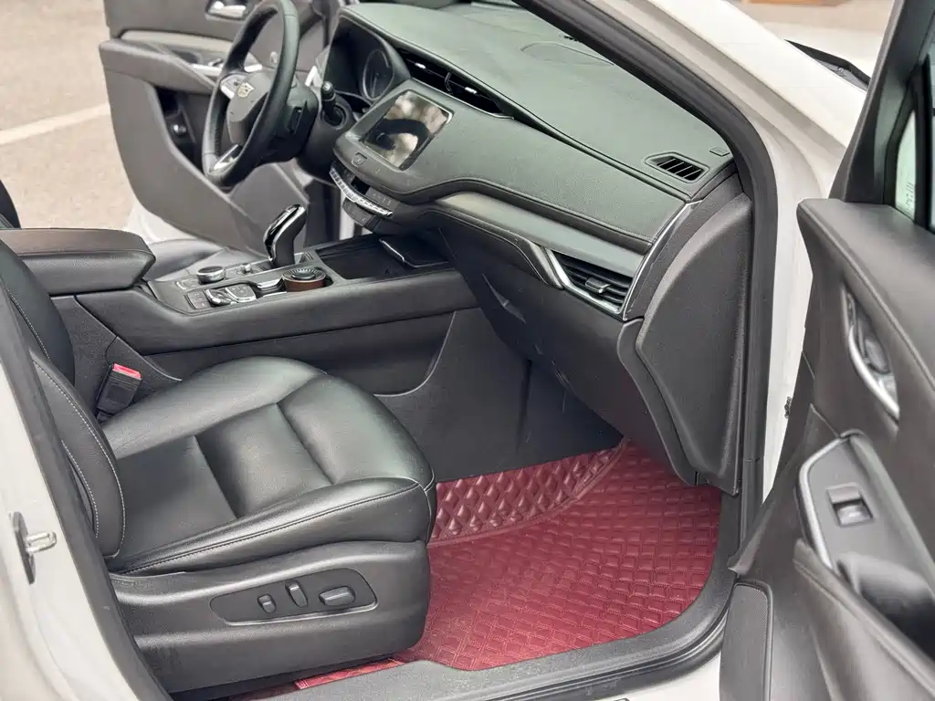 Cadillac XT4 — миниатюра 11
