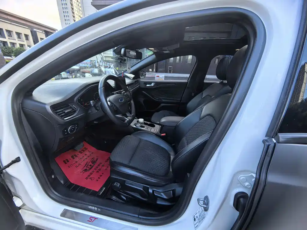Ford Focus 2020 EcoBoost 180 AT ST Line