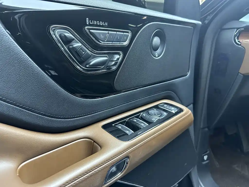 Lincoln Aviator — миниатюра 15