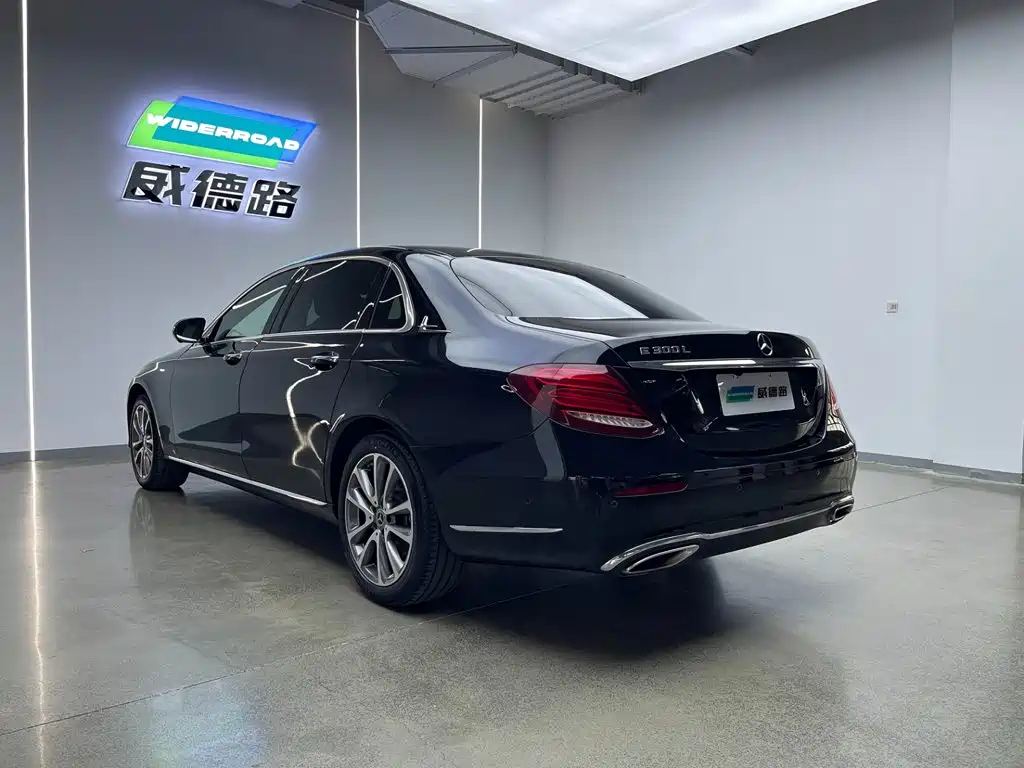 Mercedes-Benz E-Class — миниатюра 10