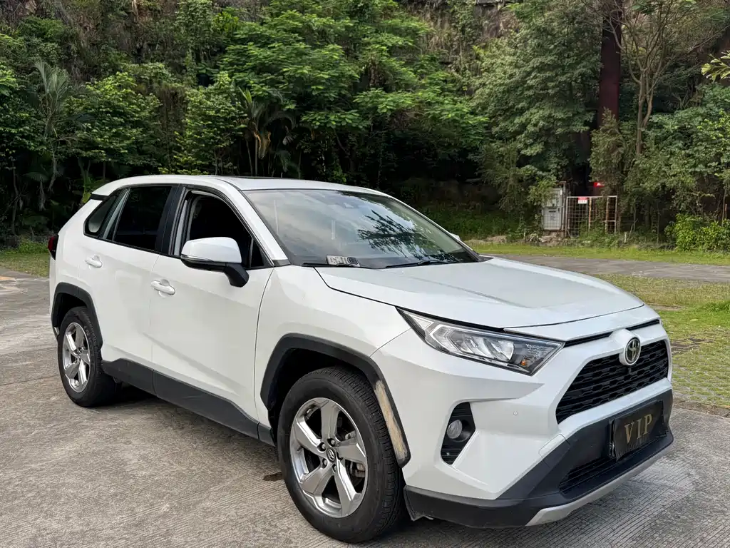 Toyota RAV4 — миниатюра 3