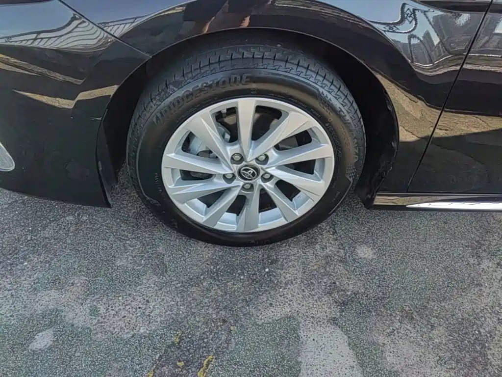 Toyota Camry — миниатюра 23
