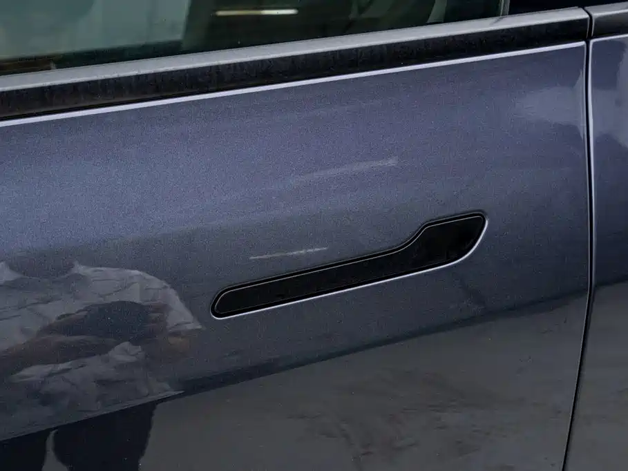 Tesla Model Y — миниатюра 15