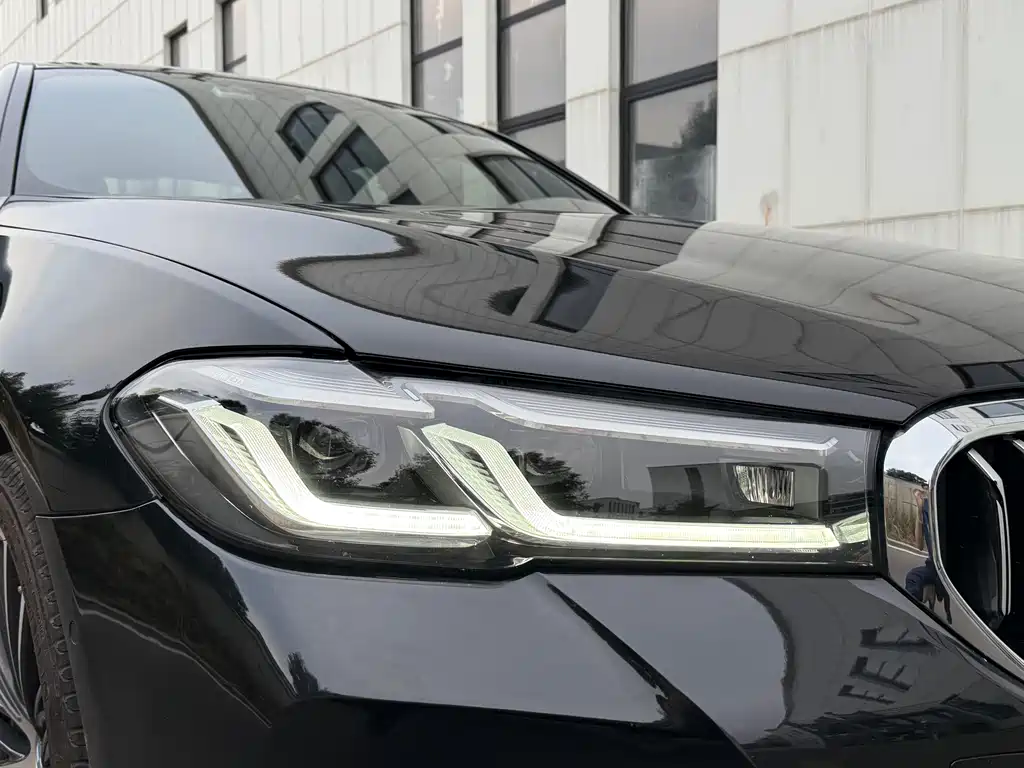 BMW 5 Series — миниатюра 4