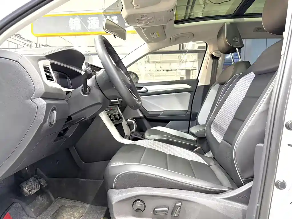Volkswagen T-Roc — миниатюра 5