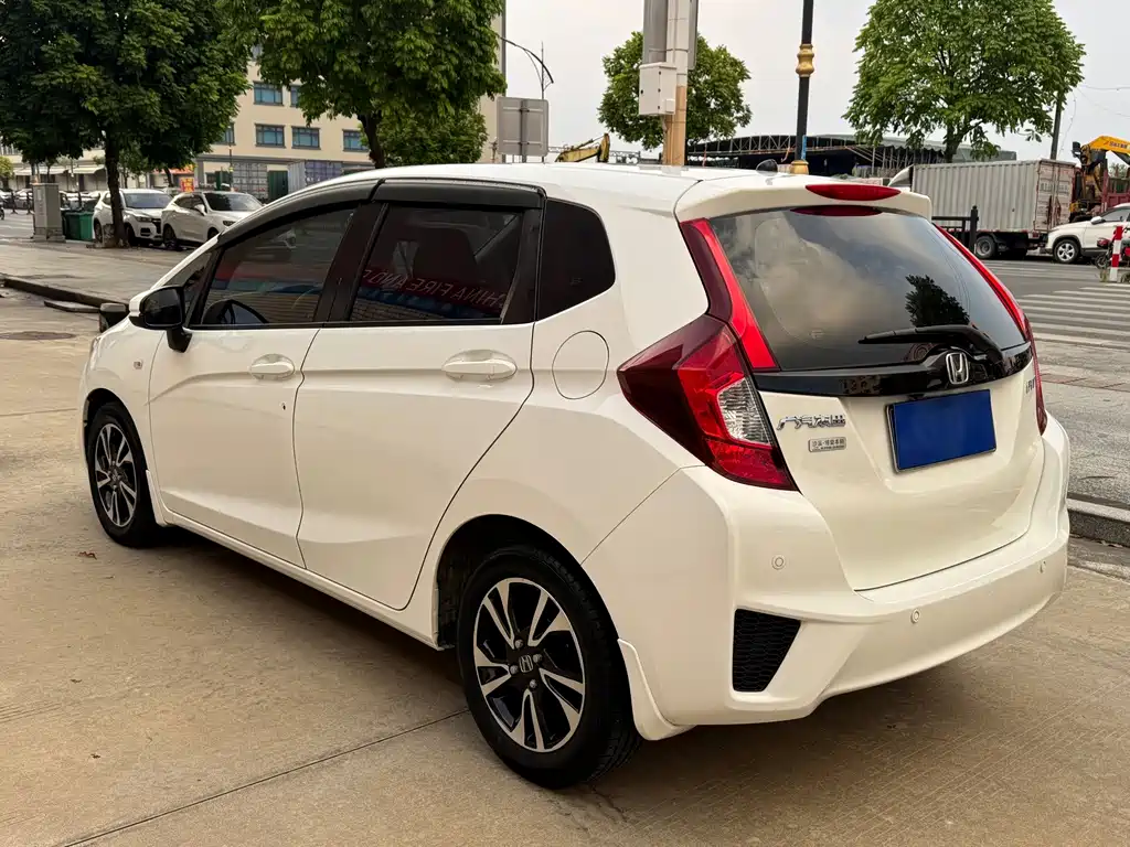 Honda Fit — миниатюра 7