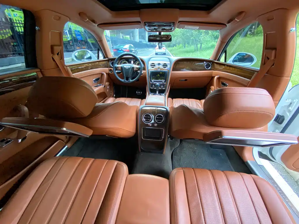 Bentley Flying Spur — миниатюра 20