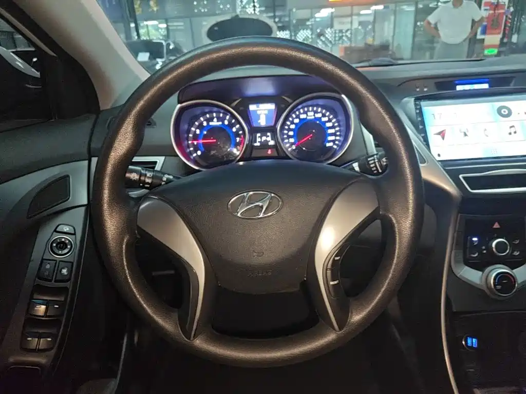 Hyundai Elantra Langdong — миниатюра 11