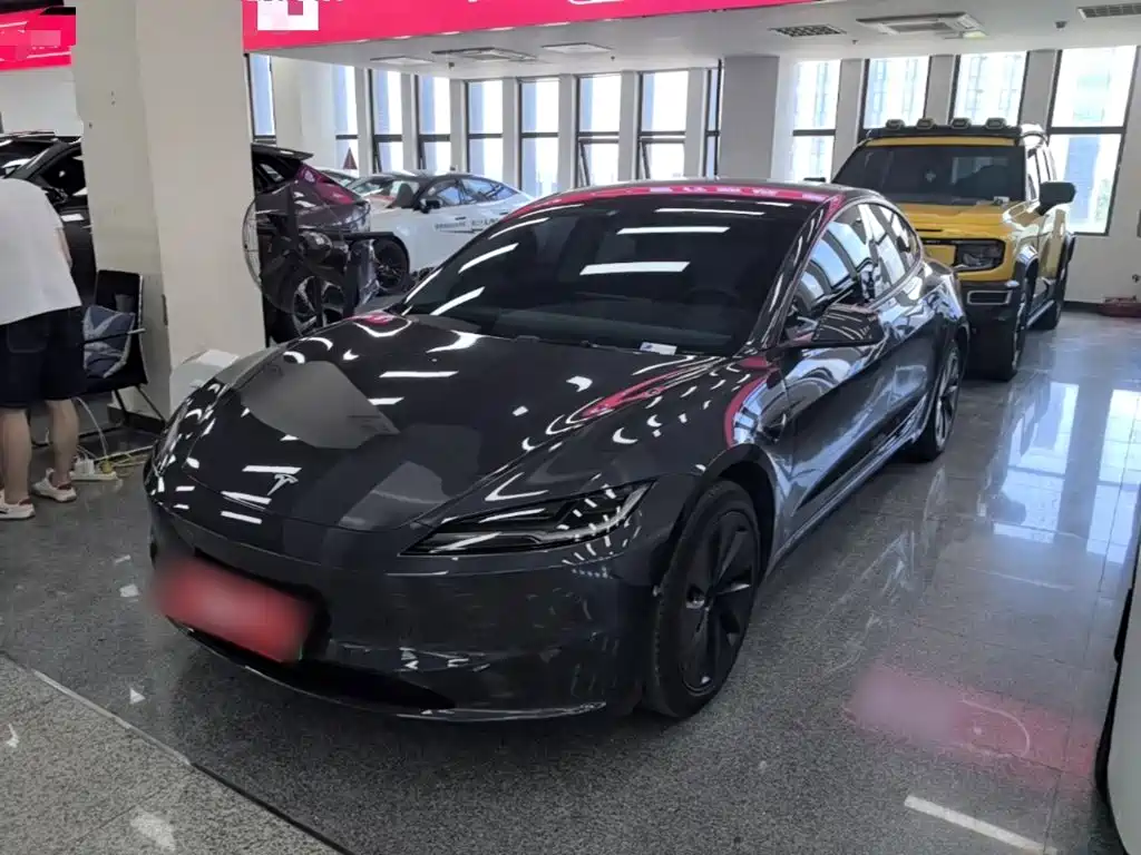 Tesla Model 3 — миниатюра 2
