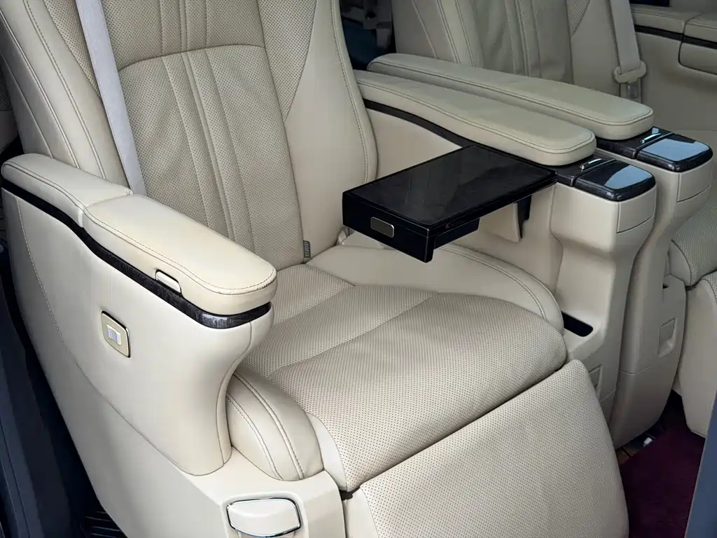Toyota Alphard — миниатюра 14