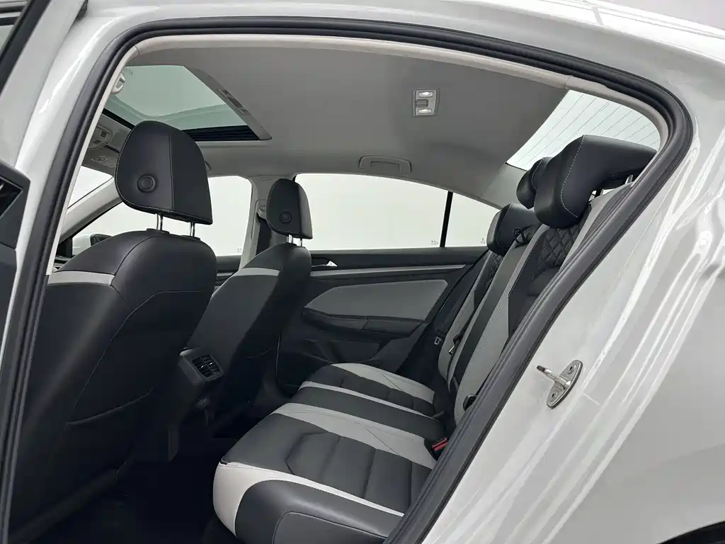 Volkswagen Bora 2023 280TSI DSG