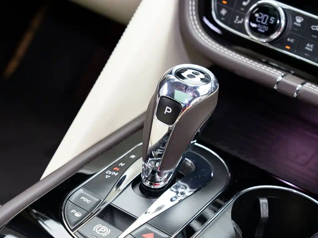 Bentley Bentayga PHEV — миниатюра 19