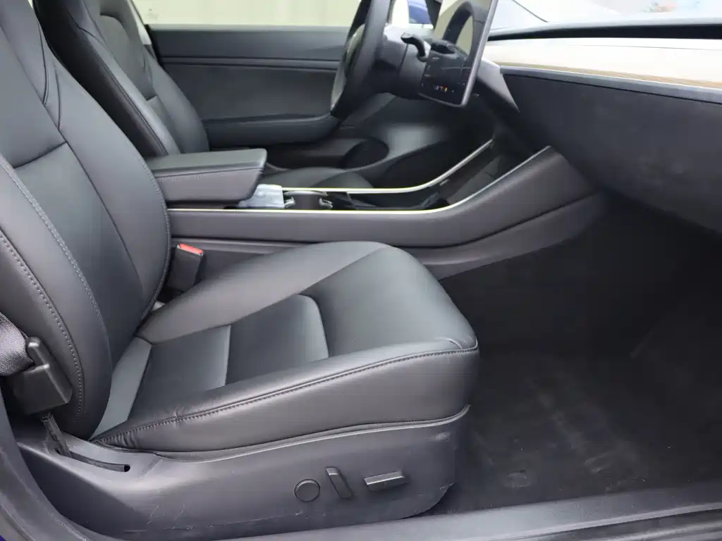 Tesla Model 3 — миниатюра 8