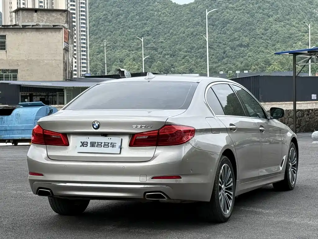 BMW 5 Series — миниатюра 15