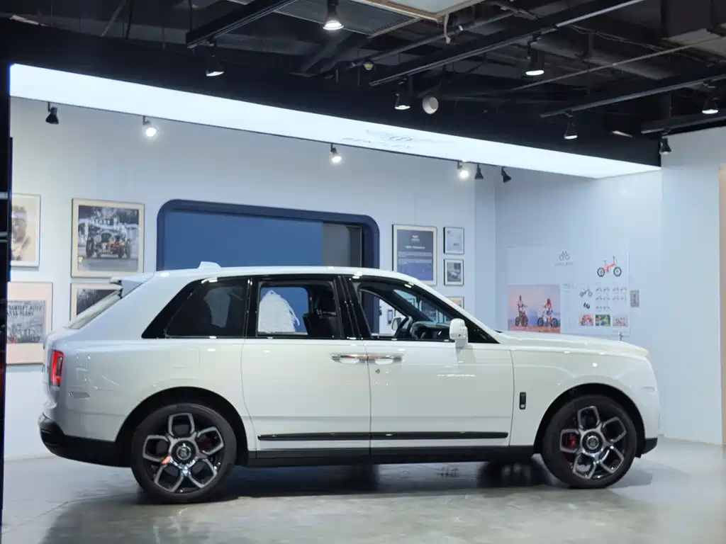 Rolls-Royce Cullinan — миниатюра 6