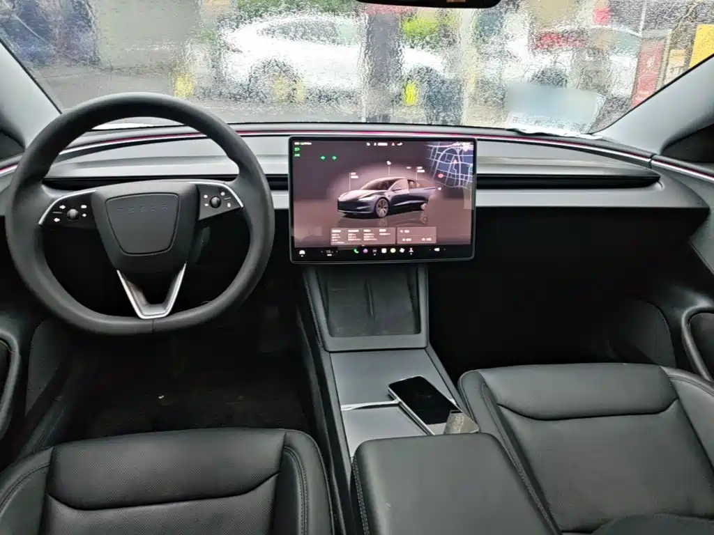 Tesla Model 3 — миниатюра 10