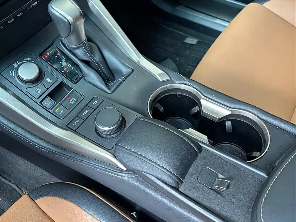 Lexus NX — миниатюра 3