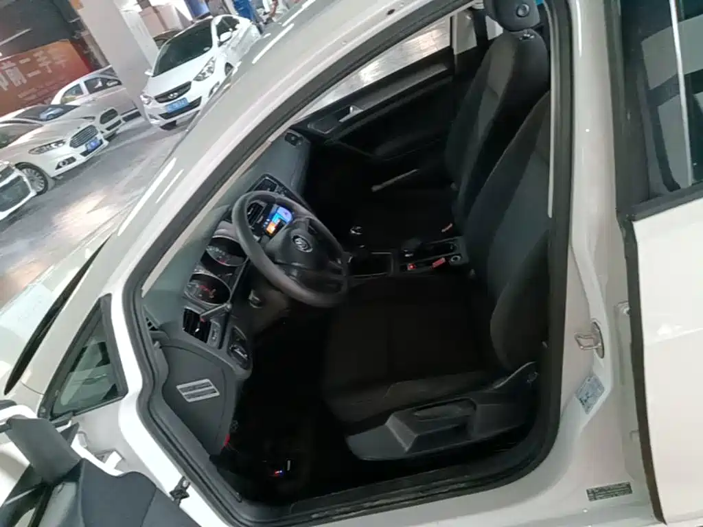 Volkswagen Golf — миниатюра 15