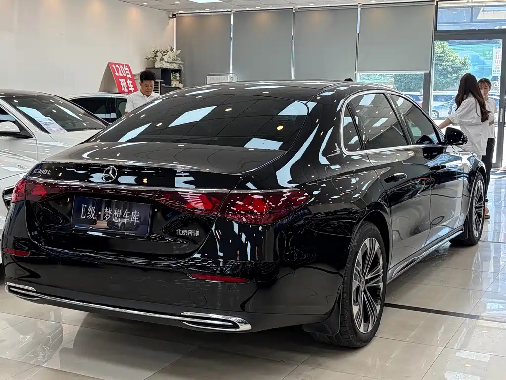 Mercedes-Benz E-Class — миниатюра 5