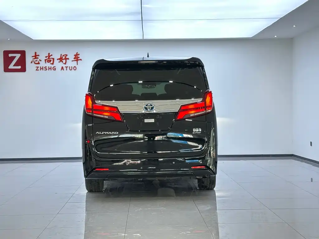 Toyota Alphard — миниатюра 12