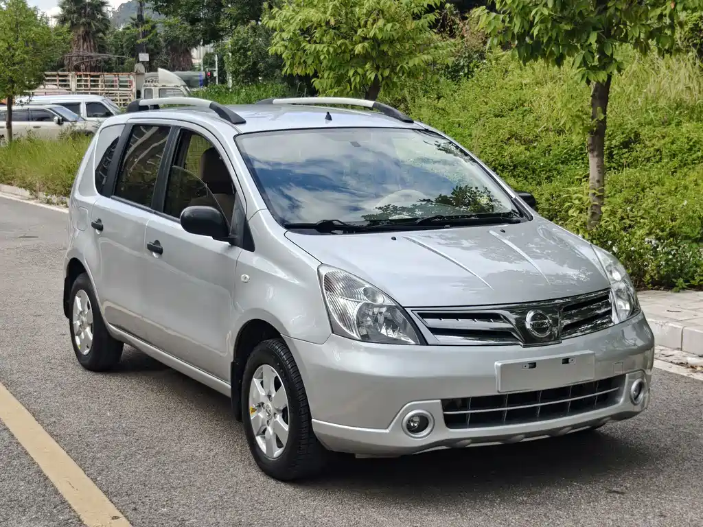 Nissan Livina — миниатюра 3