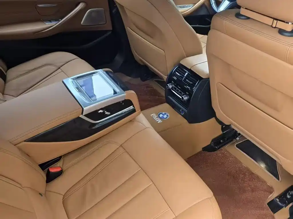BMW 5 Series — миниатюра 5