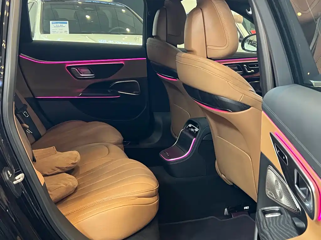 Mercedes-Benz E-Class — миниатюра 13