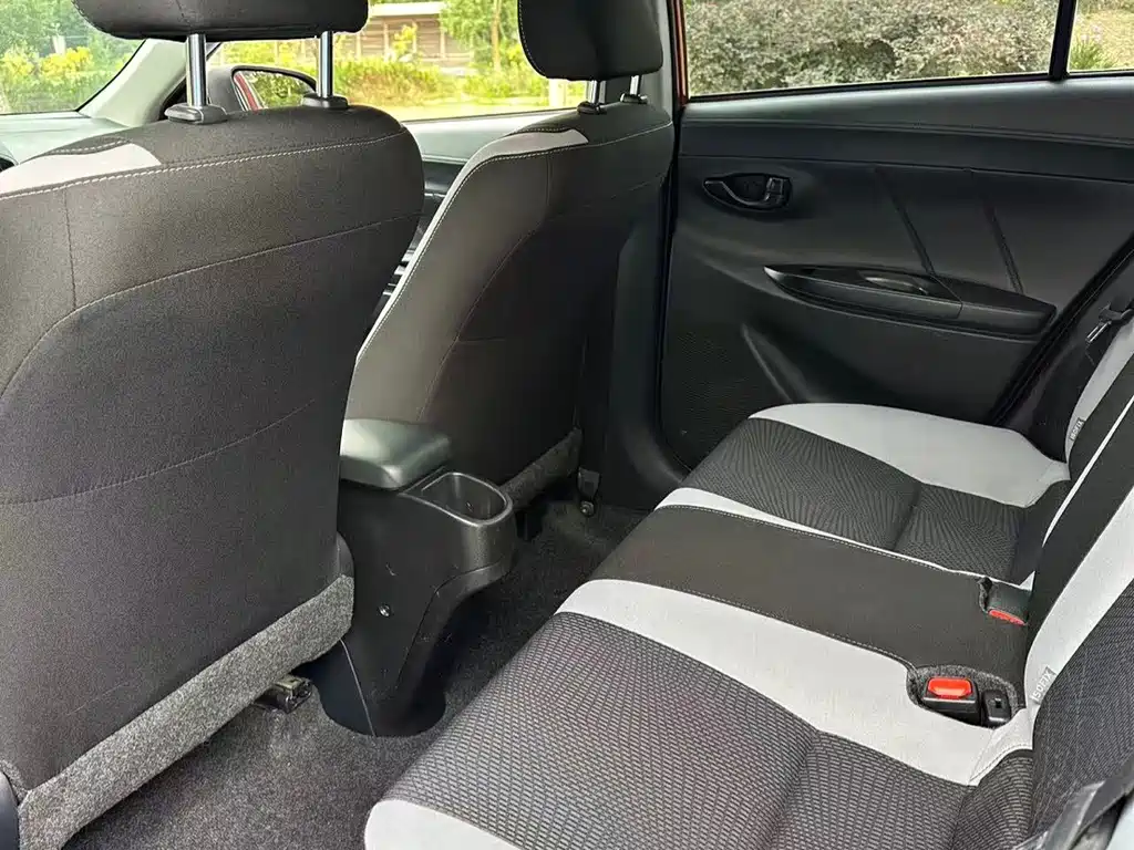 Toyota Yaris L — миниатюра 5