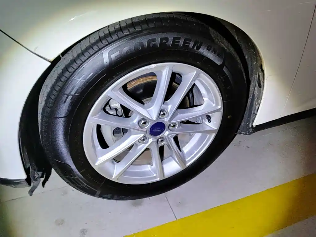 Ford Focus — миниатюра 23