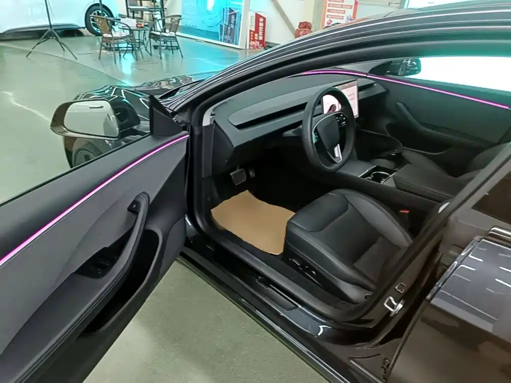 Tesla Model 3 — миниатюра 16