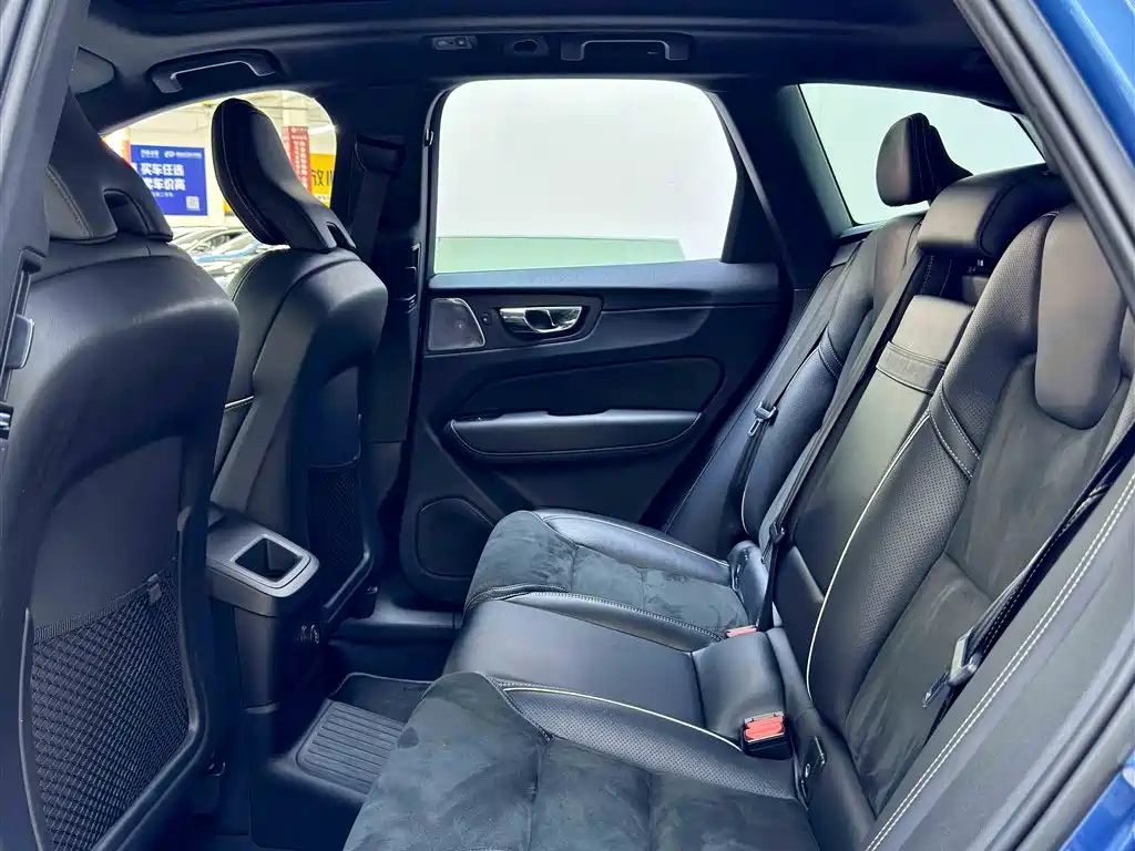 Volvo XC60 PHEV — миниатюра 6
