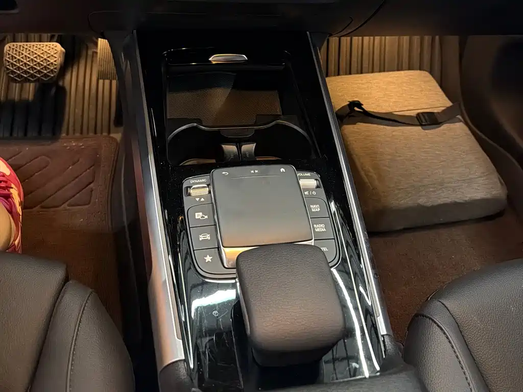 Mercedes-Benz GLB — миниатюра 13