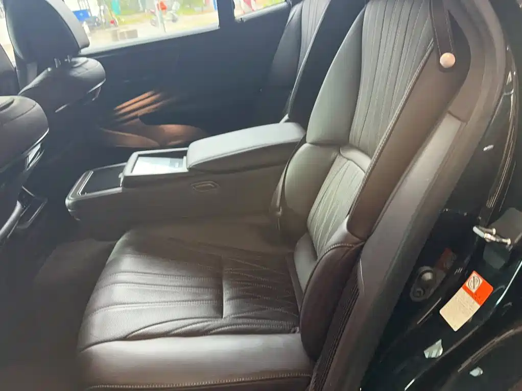 Lexus LS — миниатюра 10