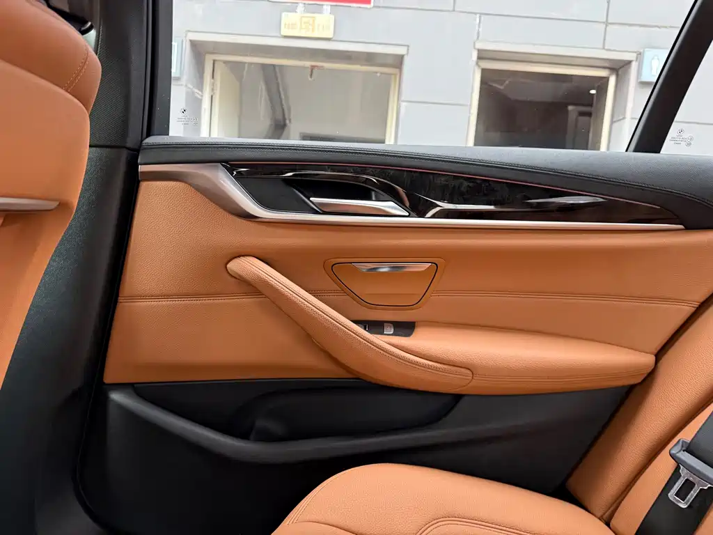 BMW 5 Series — миниатюра 33