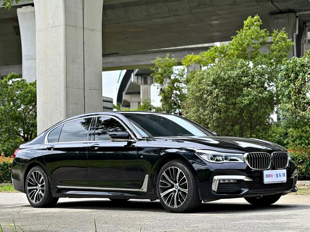 BMW 7 Series — миниатюра 3